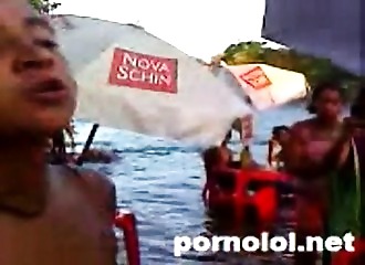 De véritables cochonnes à la plage! (Amateur)