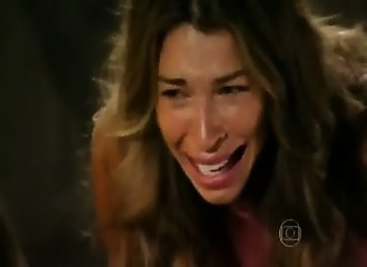 Pipe et éjaculation dans une folle ambiance