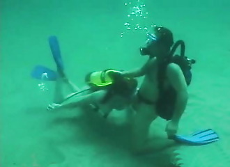 Milf fuck underwater