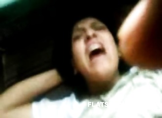 Cette brune mûre tringlée en sextape amateur