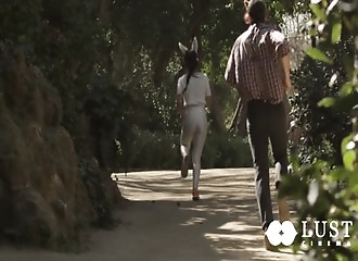 Sexe brûlant entre amants masqués