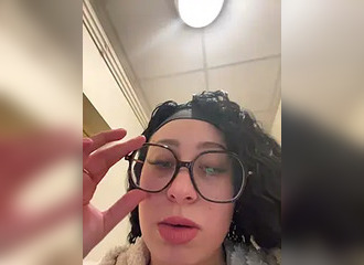 Cette française est en live sur Nasty.flirt !