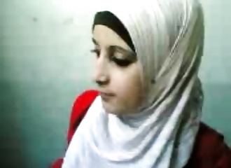 En hijab et décidée à faire sa salope