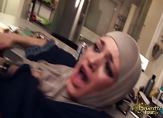Grosse défonce sexuelle pour cette marocaine voilée