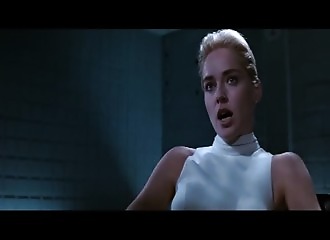 Sharon Stone bandante pendant un interrogatoire