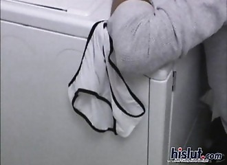 Holly se fait queuter après un cunni succulent