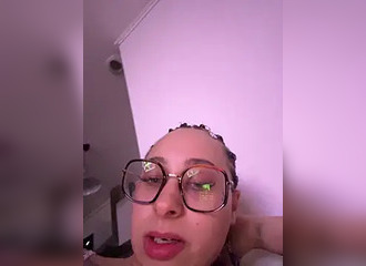 Cette française est en live sur Nasty.flirt !