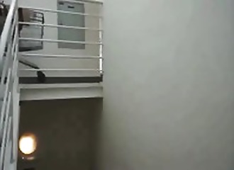 Queuetard choppe une inconnue facile dans les escaliers
