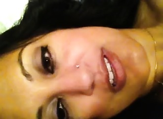 Deux sex-toys pour une seule et même salope