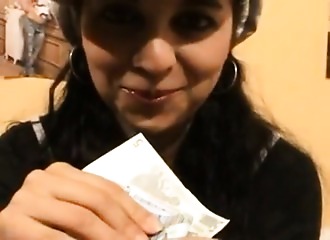 Une arabe frivole s'envoie en l'air sans rougir