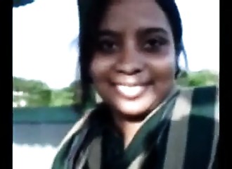 Pipe sur le balcon avec une indienne grassouillette