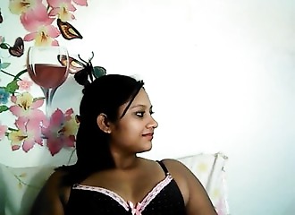 Caresses et doigtés pour cette indienne coquine