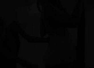 Une femme en fiste une autre