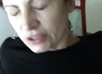 Une mature se laisse baiser sans préméditation