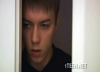 Masturbation seule avant un accouplement au plumard