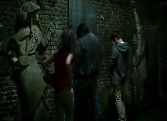 De jolies femmes s'adonnent à des moeurs libertines