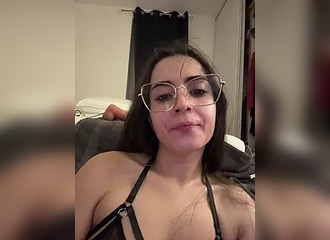 Cette française est en live sur Nasty.flirt !